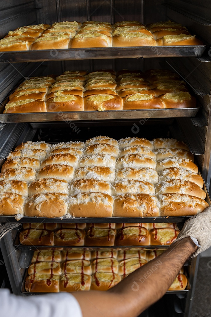 Pães recheados assados