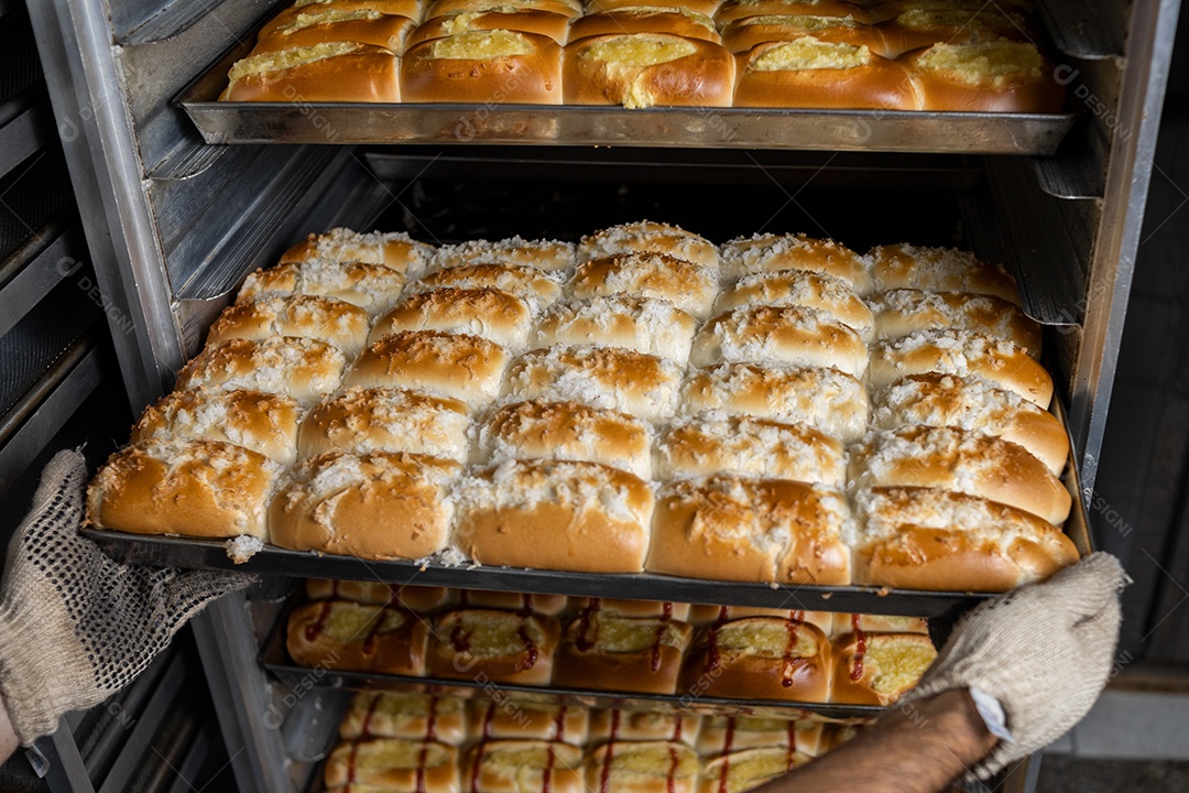 Pães recheados assados