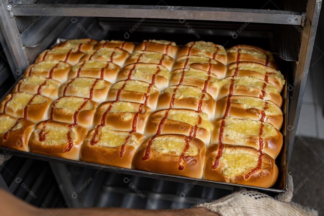 Pães recheados assados