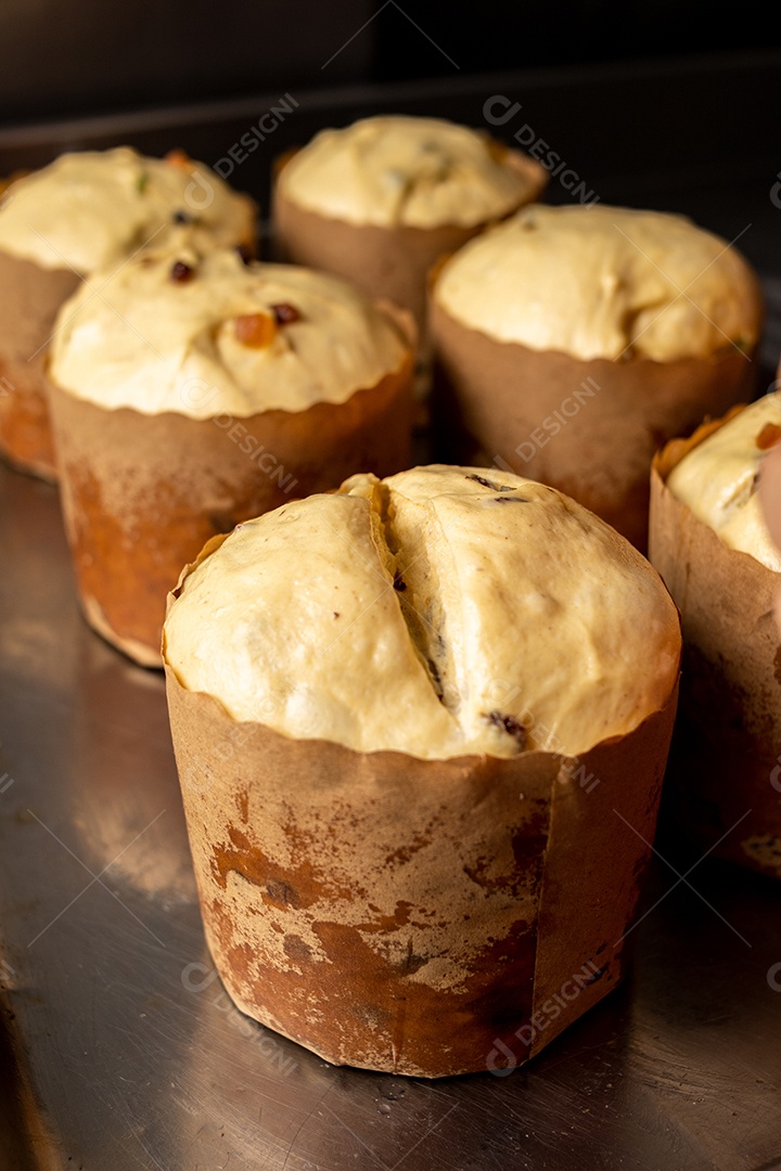 Preparação de panetones com frutas cítricas