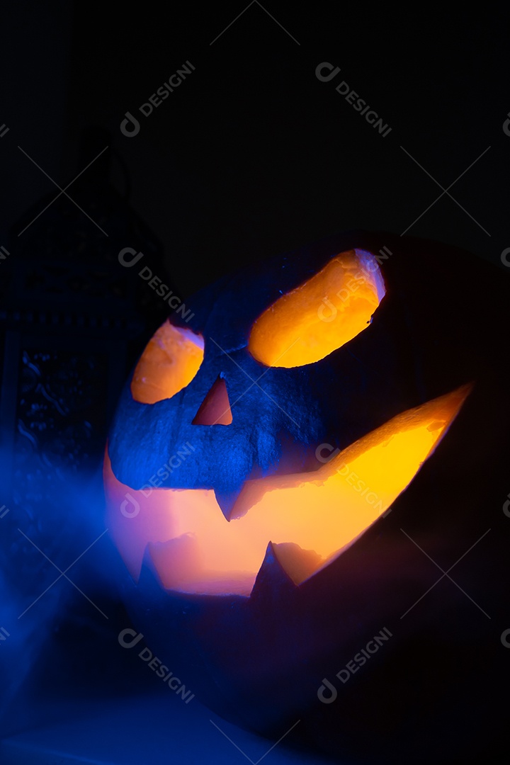 Sorriso de abóbora de Halloween com olhos assustadores para noite de festa