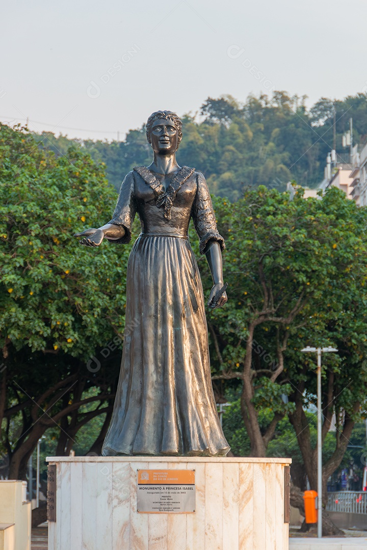 Estátua da Princesa Isabel em Copacabana no Rio de Janeiro, Brasil.