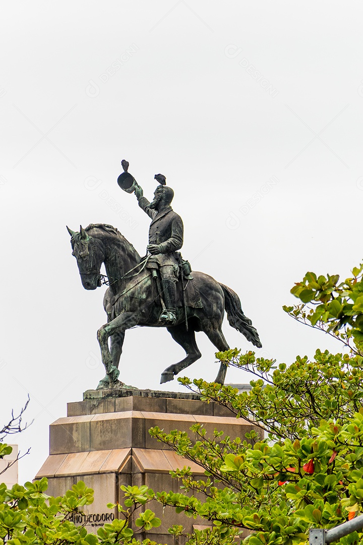 Monumento ao Marechal Deodoro da Fonseca no centro do Rio de Janeiro.