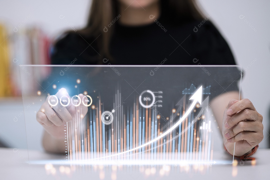 Pessoas usando tablets e usando o dedo para tocar a tela com um gráfico de negócios