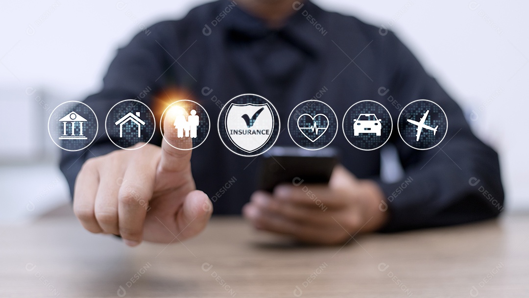 Seguro online na tela virtual. Vida, carro, propriedade, saúde