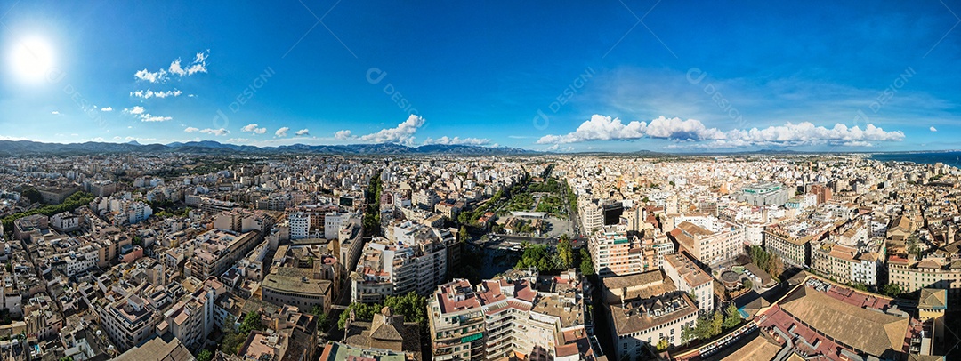 Vista panorâmica aérea sobre a cidade de Palma de Mallorca, Illes Balears, Espanha.