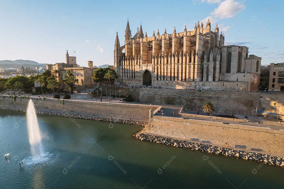 Vista aérea da Catedral de Palma de Maiorca. Um histórico espanhol