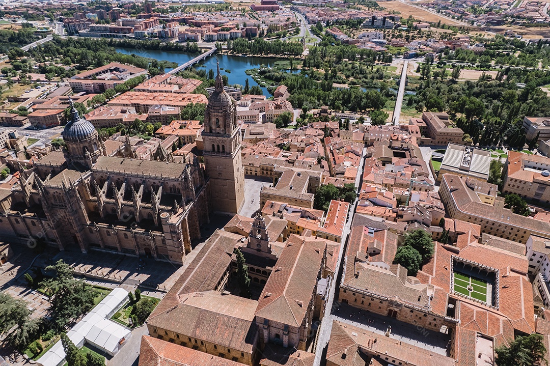 Vista aérea da Catedral de Salamanca, na Espanha.