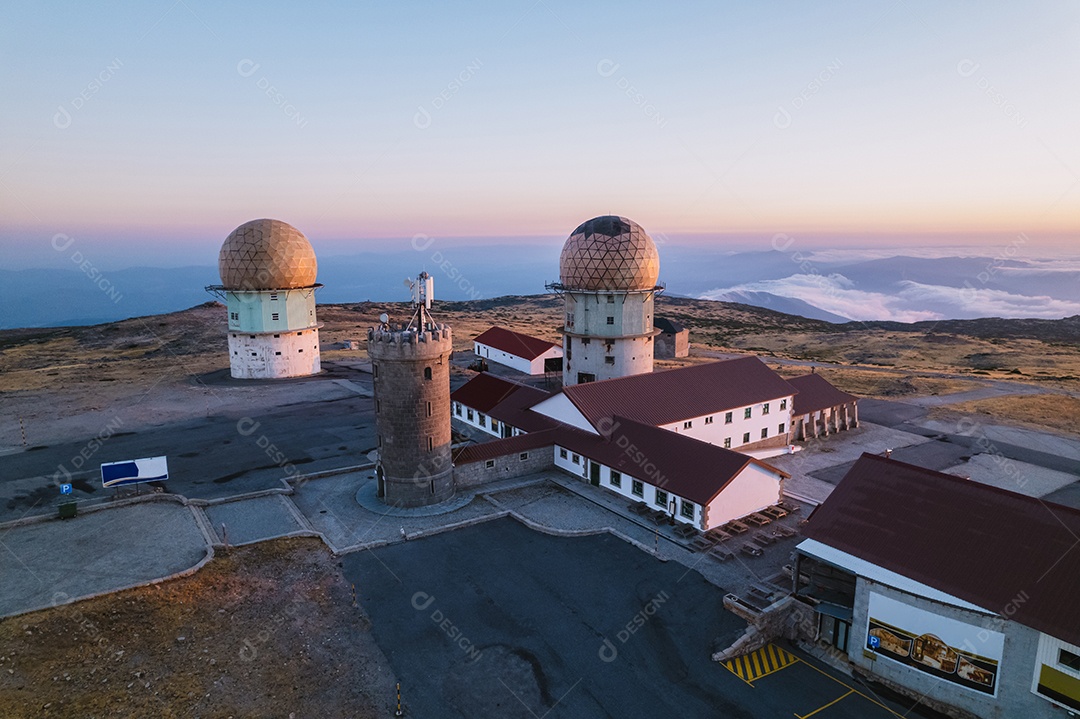 Observatório da Torre na Serra da Estrela, em Portugal. Estação de radar.