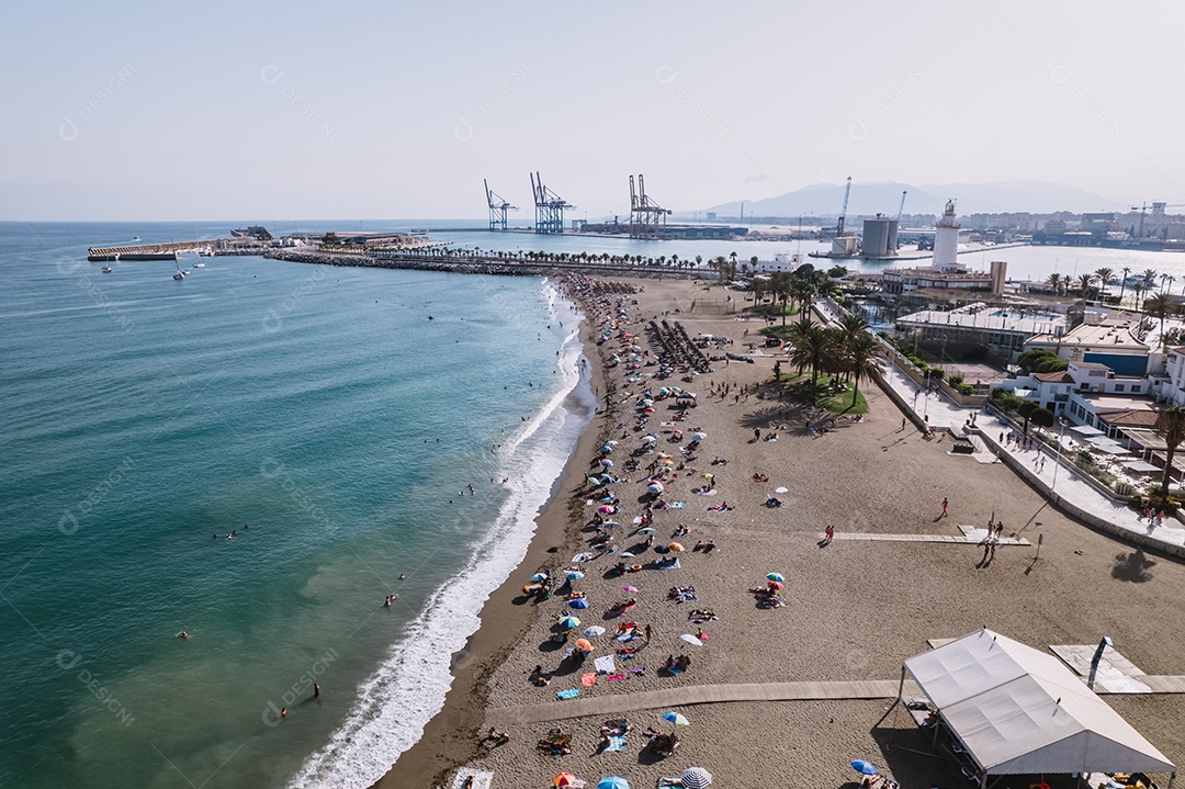 Vista aérea da praia de Malagueta, Málaga, Espanha.