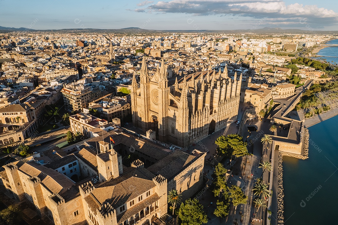 Vista aérea da Catedral de Palma de Maiorca. Um histórico espanhol