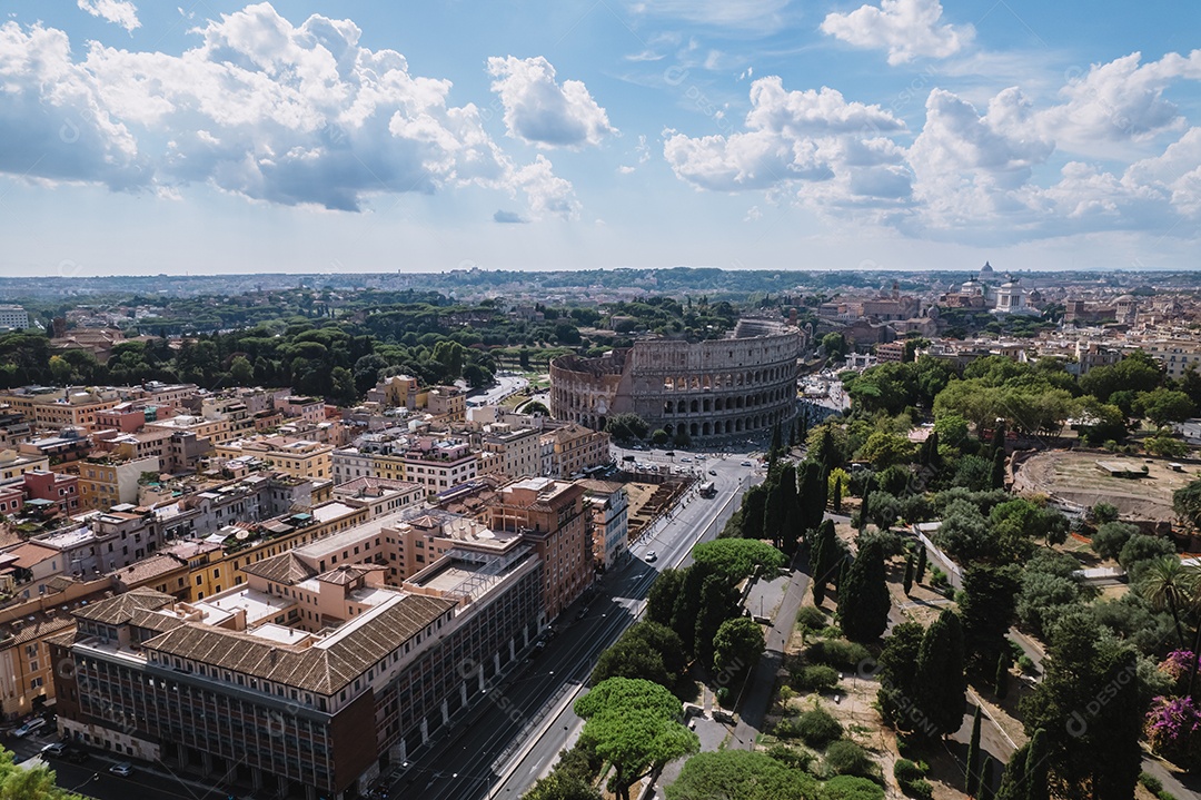 O Coliseu e os fóruns imperiais em Roma bela antena