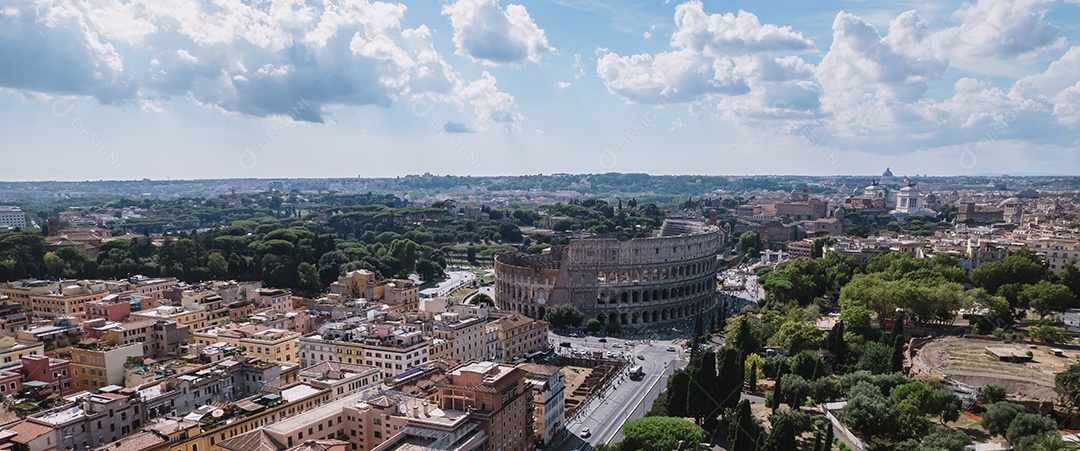 O Coliseu e os fóruns imperiais em Roma bela antena