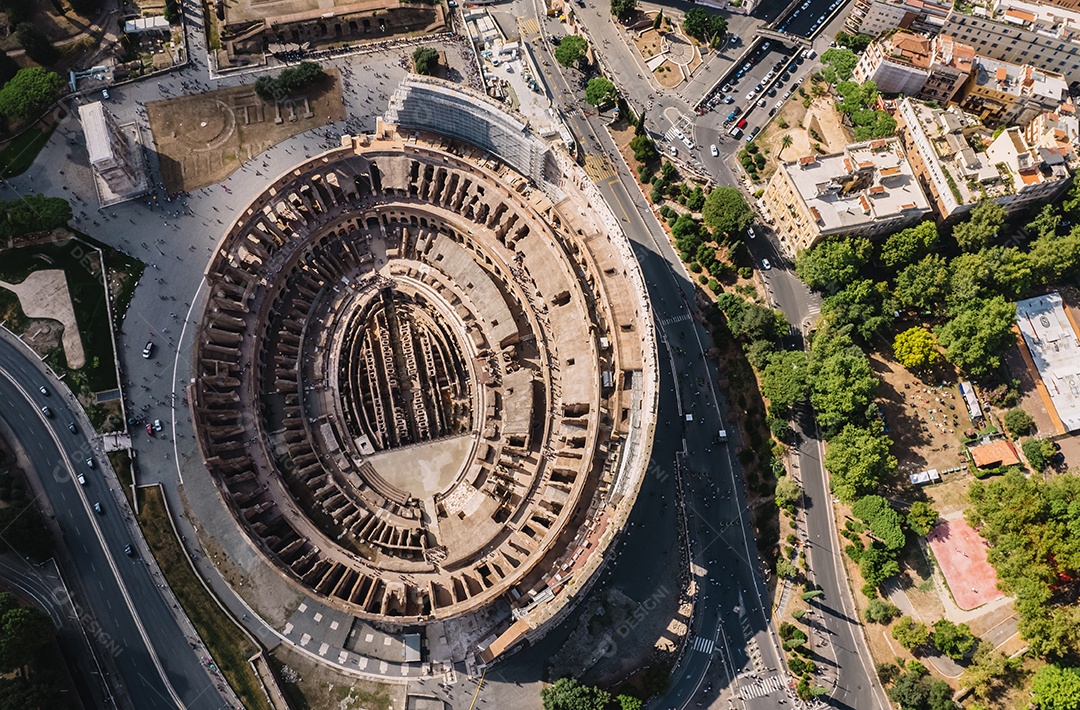 O Coliseu e os fóruns imperiais em Roma bela antena