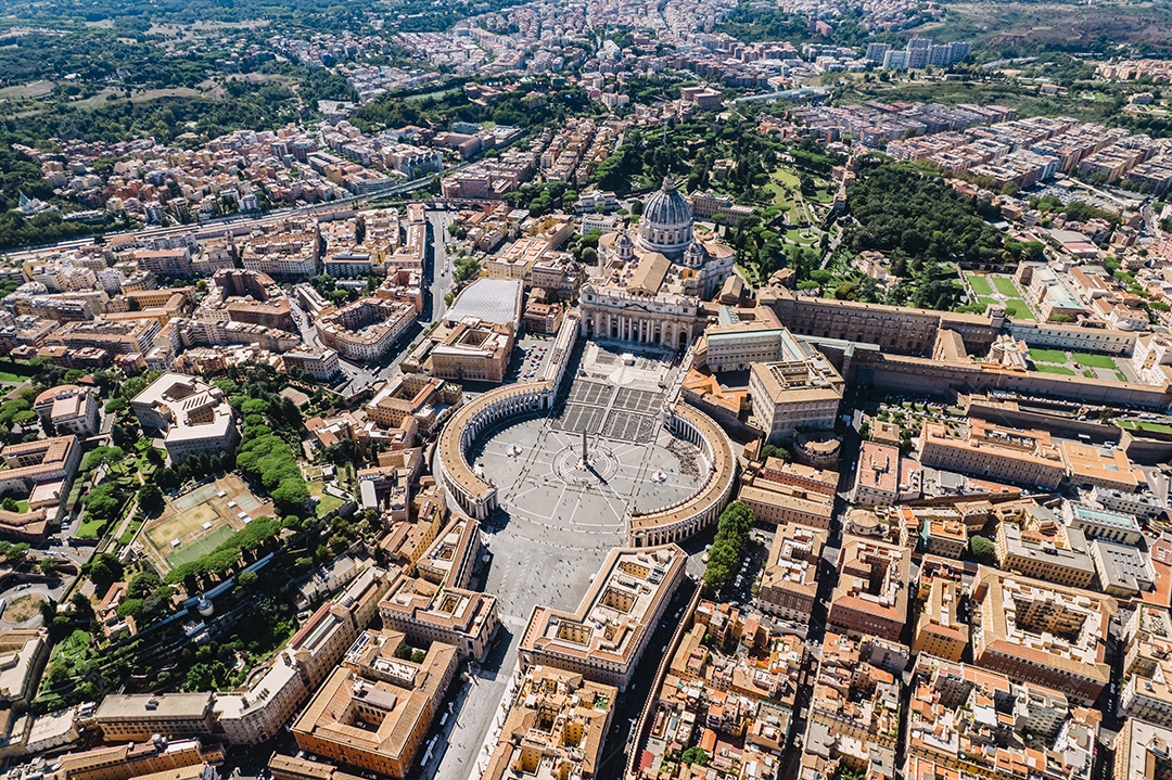 Vista aérea do Vaticano, Praça da Basílica de San Pietro, o marco da cúpula.