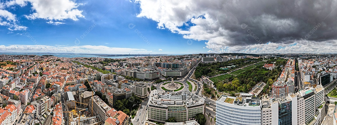 Vista panorâmica aérea da Praça Marquês de Pombal (Praça do Marquês de Pombal), Lisboa, Portugal.