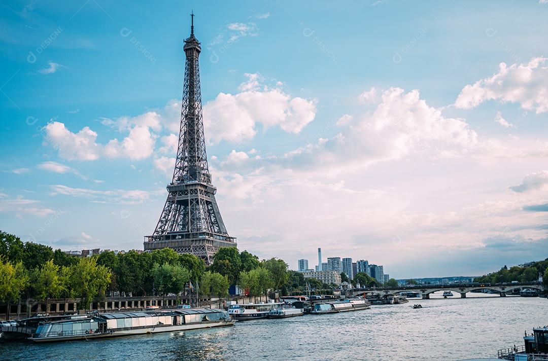 Linda paisagem de torre Eiffel Paris França