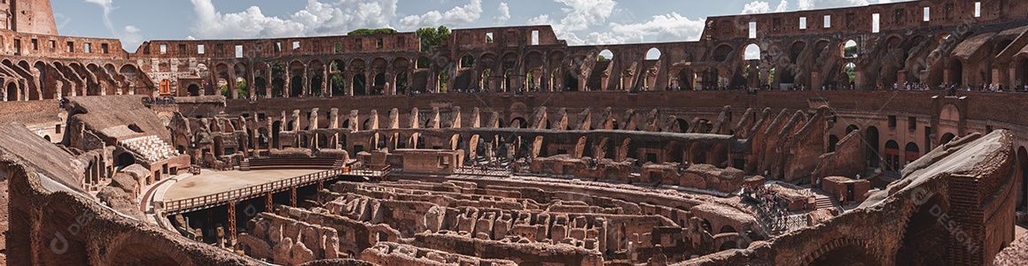 Panorâmica ultra ampla dentro do Coliseu e do Fórum Imperial