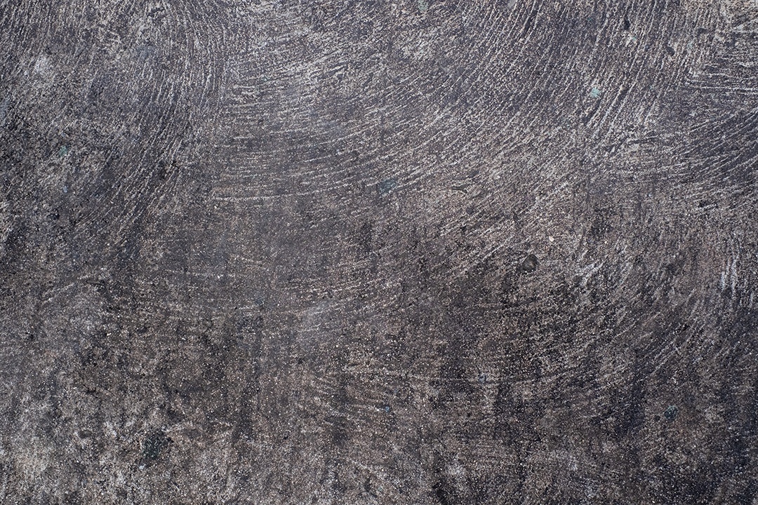 Velho muro de concreto na cor preto e branco, parede de cimento, quebrado