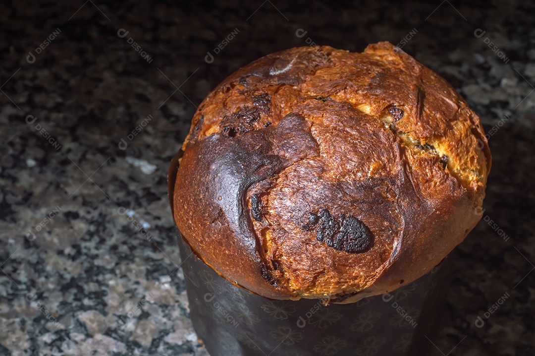 Textura de pão de chocolate artesanal ou concep de Natal de panetone