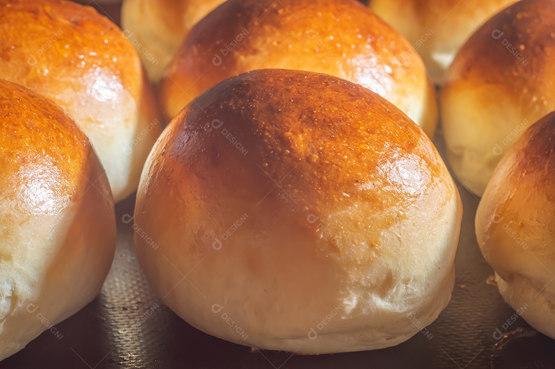 Pães de hambúrguer de brioche doce caseiro, textura com vários brioche