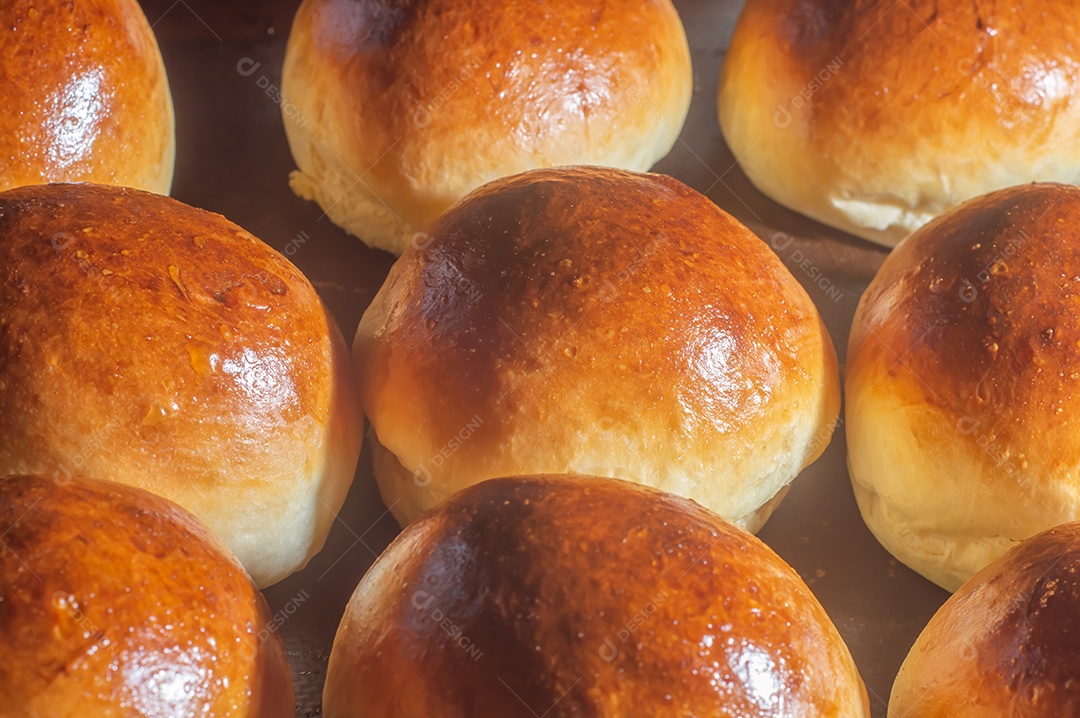 Pães de hambúrguer de brioche doce caseiro, textura com vários brio