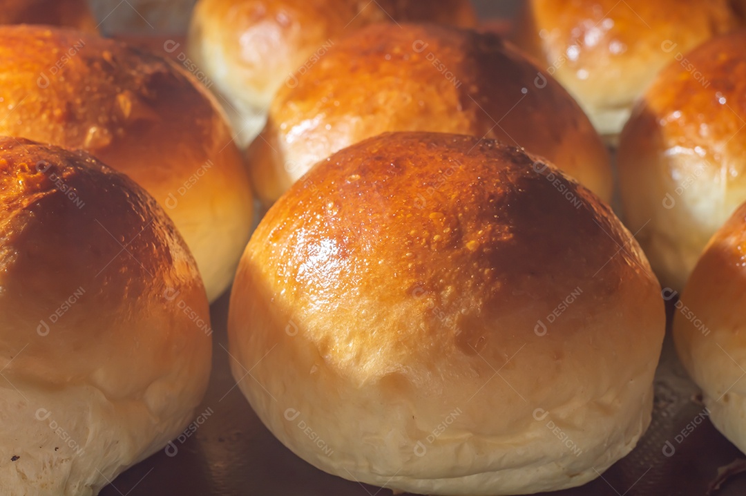 Pães de hambúrguer de brioche doce caseiro, textura com vários brioche