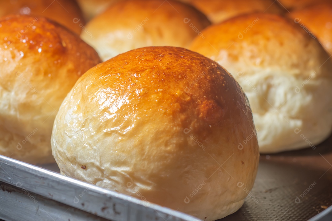 Pães de hambúrguer de brioche doce caseiro, textura com vários brioche