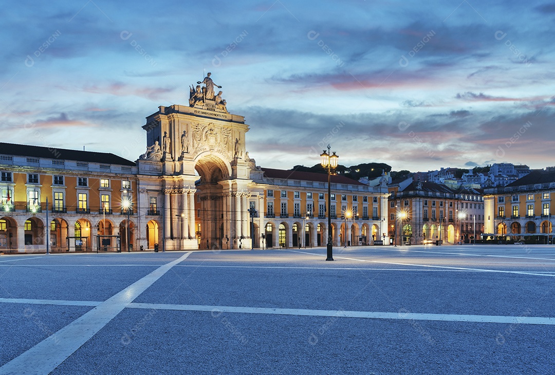 Vista da Praça do Comércio em Lisboa na hora azul