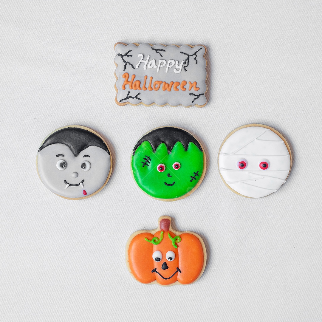 Biscoitos engraçados de Halloween em fundo branco. Truque ou Ameaça