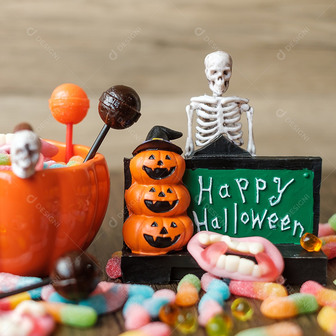 Feliz dia de Halloween com doces fantasmas, tigela de abóbora