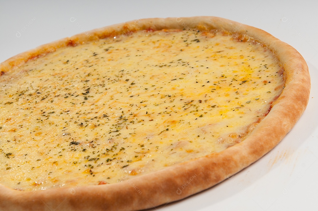 Pizza de quatro queijo assada ao forno comida