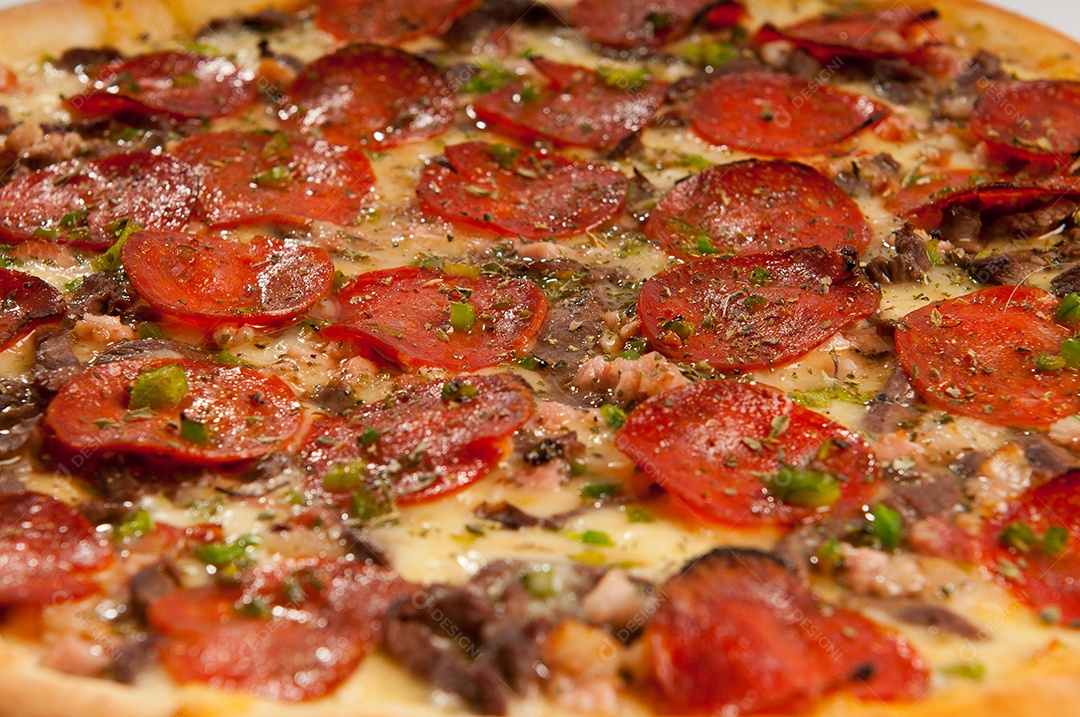 Pizza de calabresa assada ao forno comida