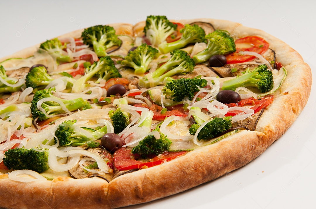 Pizza de legumes assada ao forno