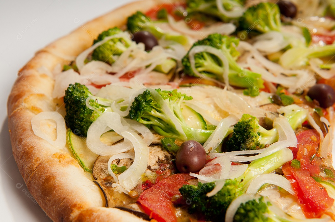 Pizza de legumes assada ao forno