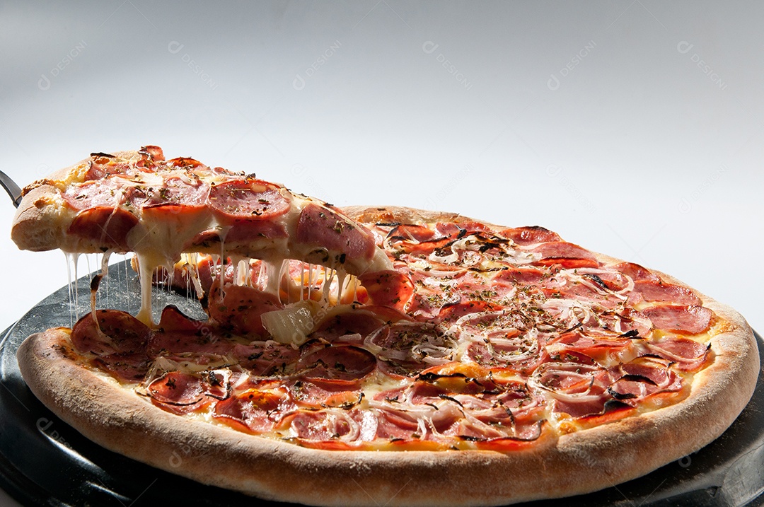 Pizza de calabresa acebolado comida pizzarias