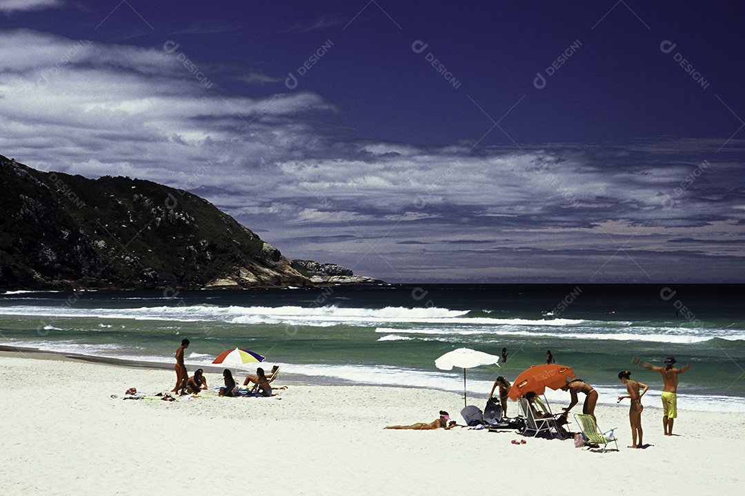 Praia paisagem pessoa curtindo verão