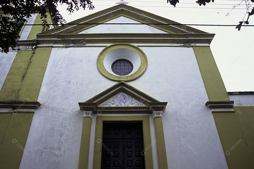 Fachada de um grande edifício