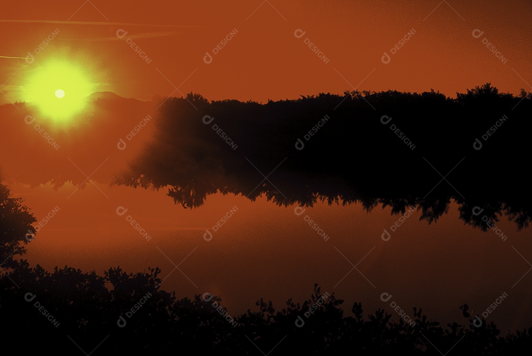 Paisagem silhueta por do sol montanha penhasco