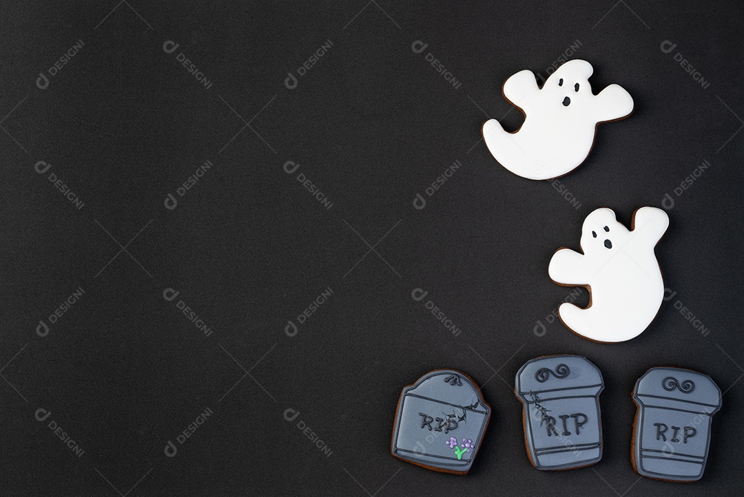 Pão-de-espécie de Halloween, fantasma, lápide sobre fundo preto