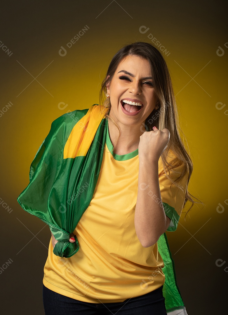 Fã brasileira comemorando no gol futebol
