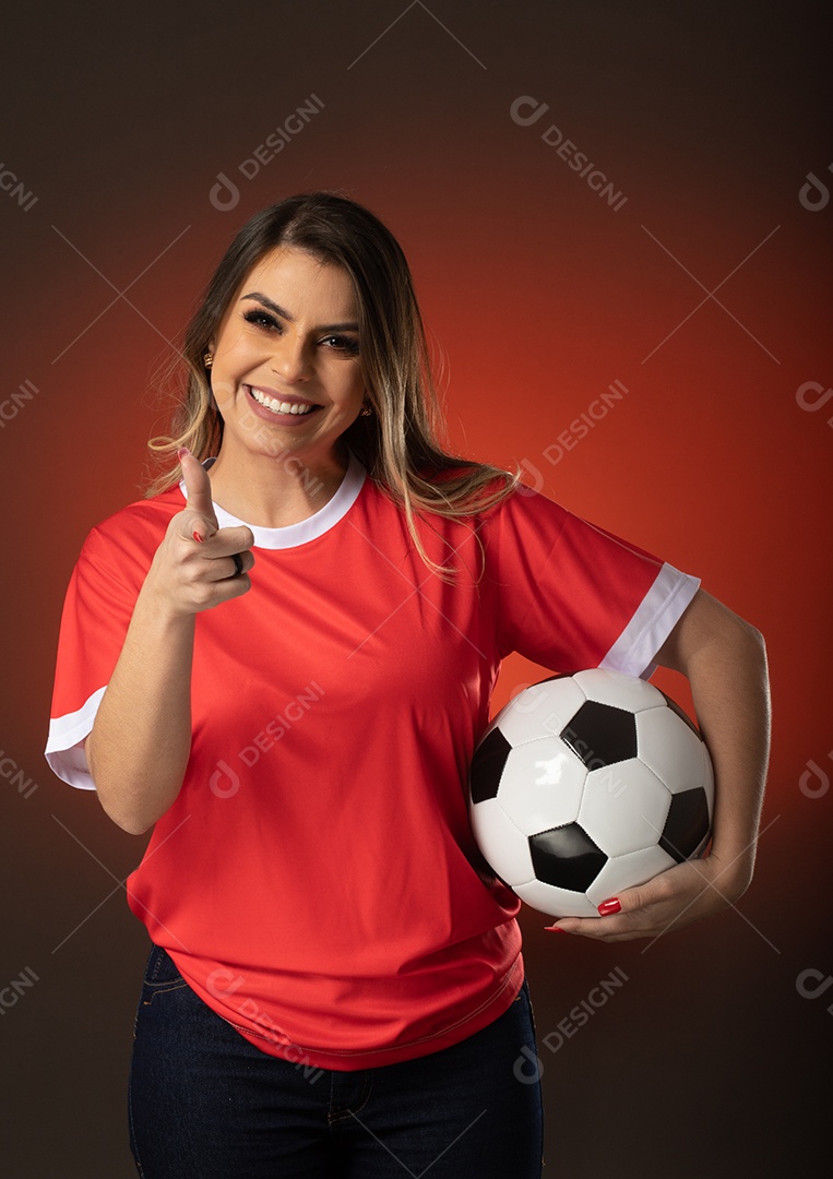 fã de futebol de mulher torcendo por seu clube e time favoritos. mundo