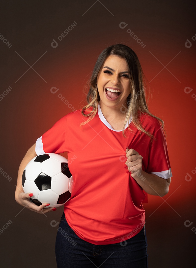 fã de futebol de mulher torcendo por seu clube e time favoritos. mundo