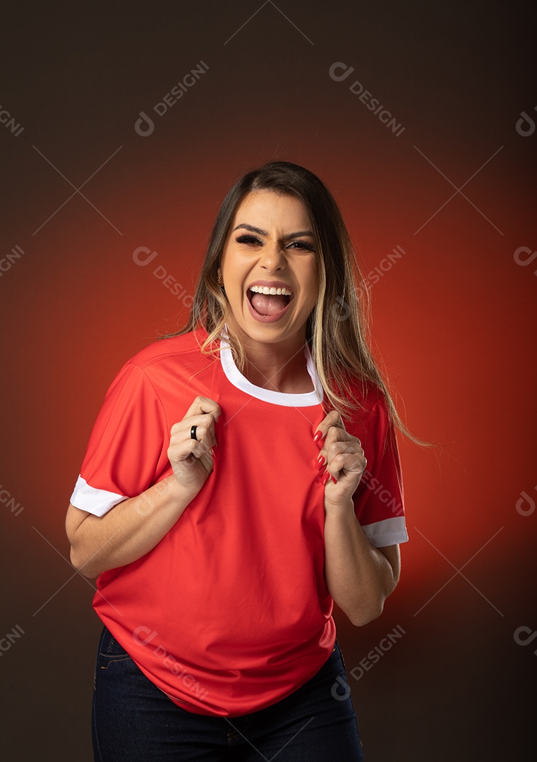 fã de futebol de mulher torcendo por seu clube e time favoritos. mundo