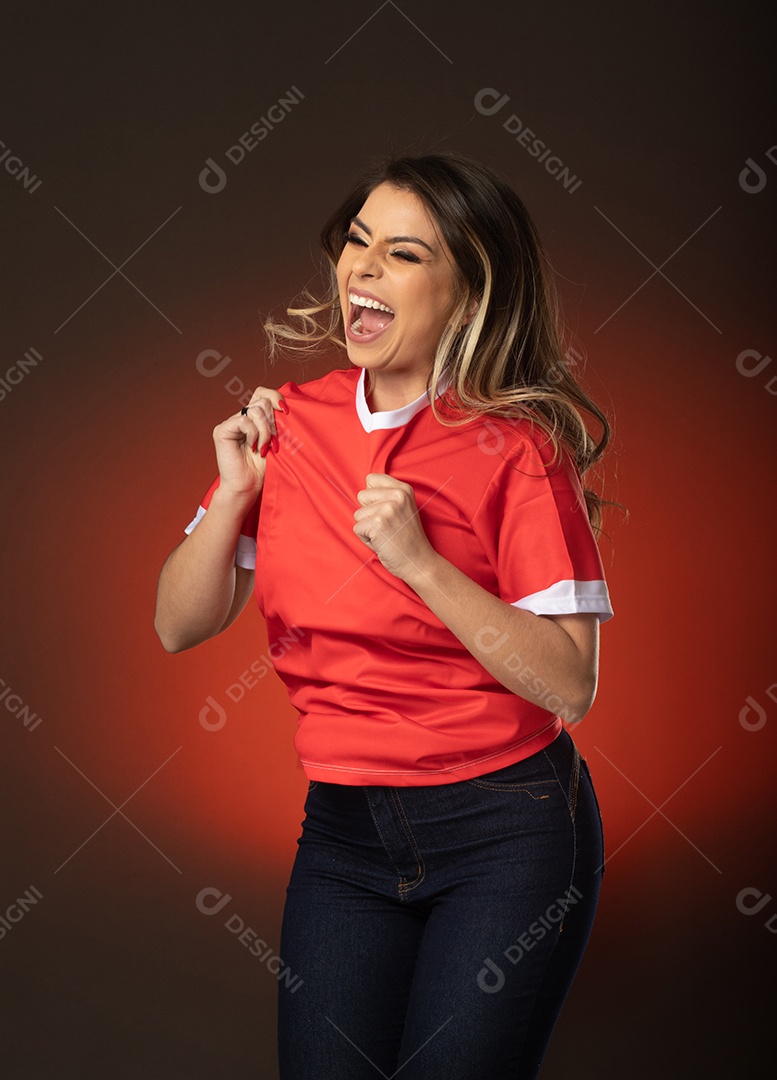 fã de futebol de mulher torcendo por seu clube e time favoritos. mundo