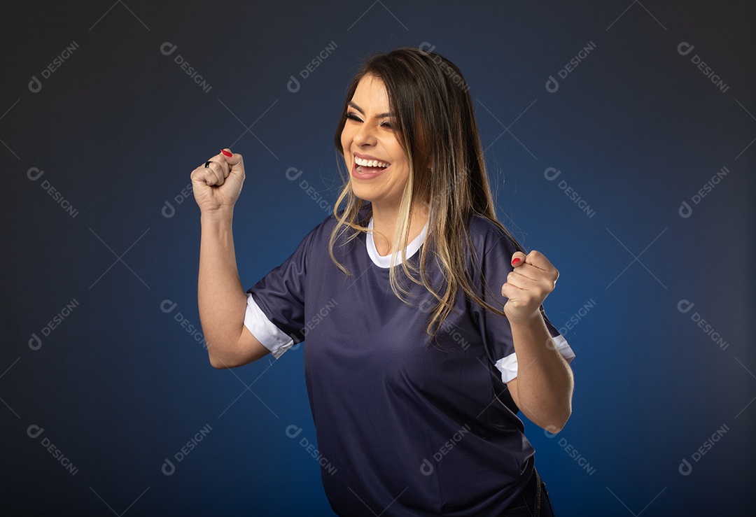 fã de futebol de mulher torcendo por seu clube e time favoritos. mundo