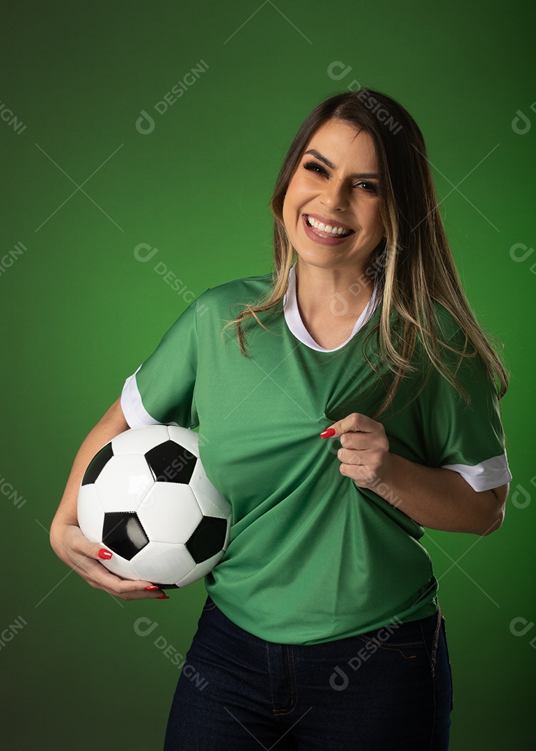 fã de futebol de mulher torcendo por seu clube e time favoritos. mundo