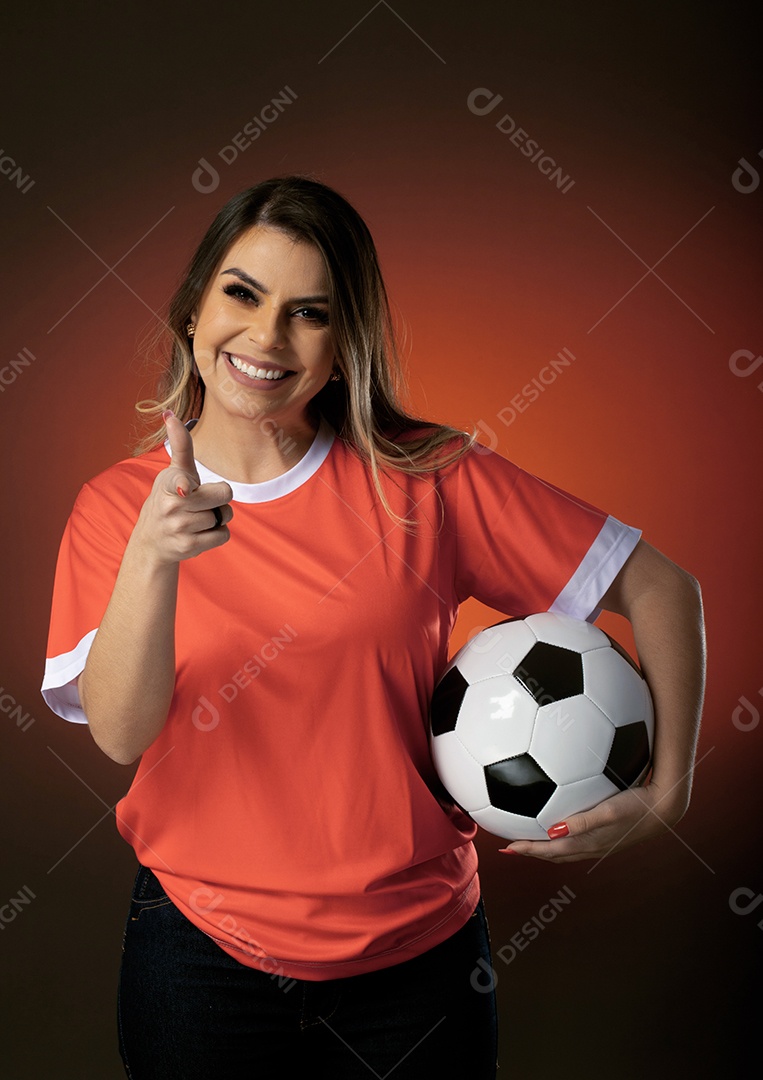 fã de futebol de mulher torcendo por seu clube e time favoritos. mundo