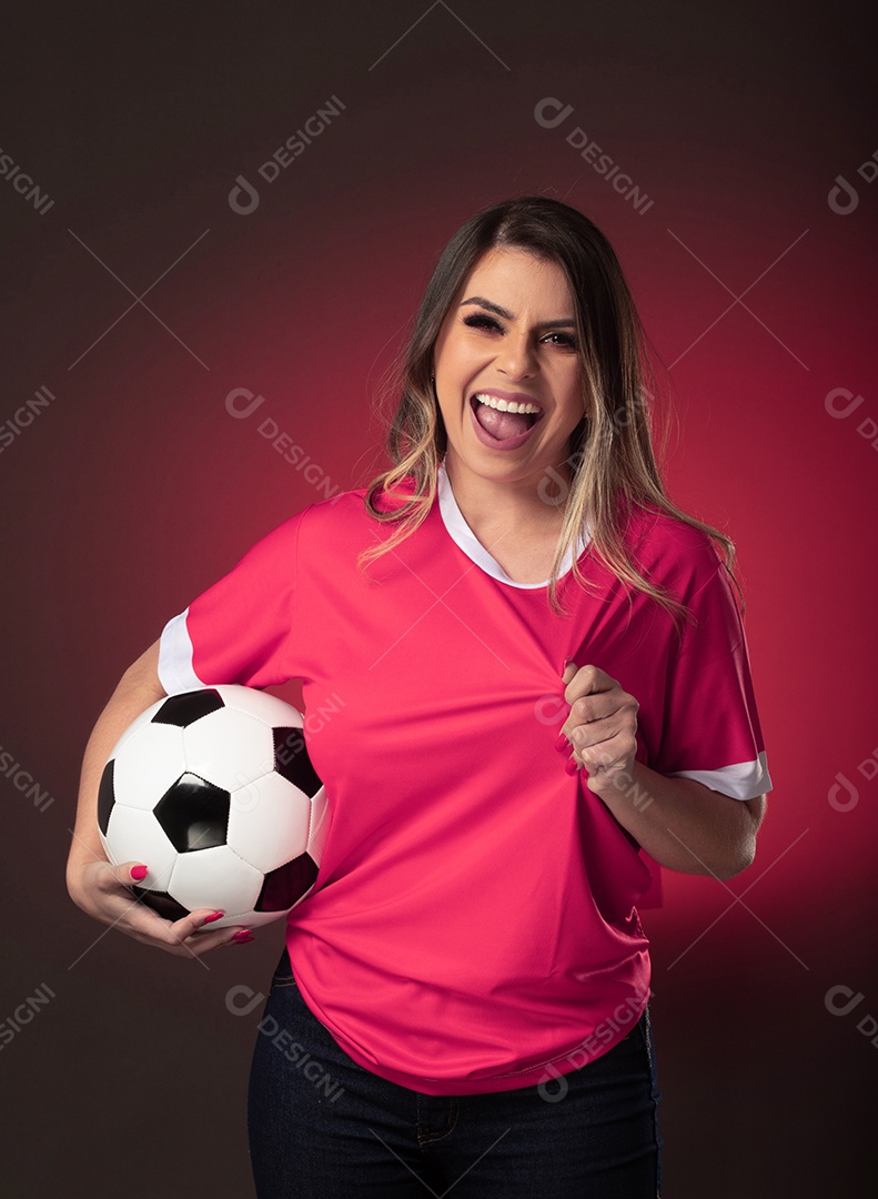 fã de futebol de mulher torcendo por seu clube e time favoritos. mundo