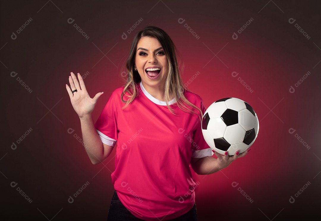 fã de futebol de mulher torcendo por seu clube e time favoritos. mundo